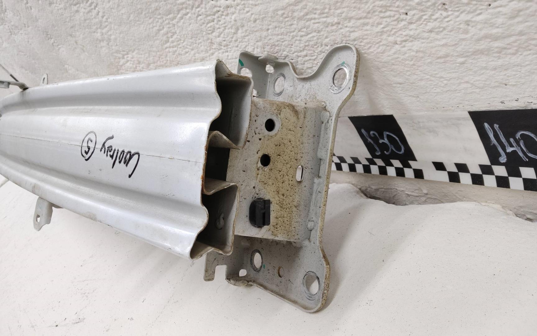 Усилитель переднего бампера