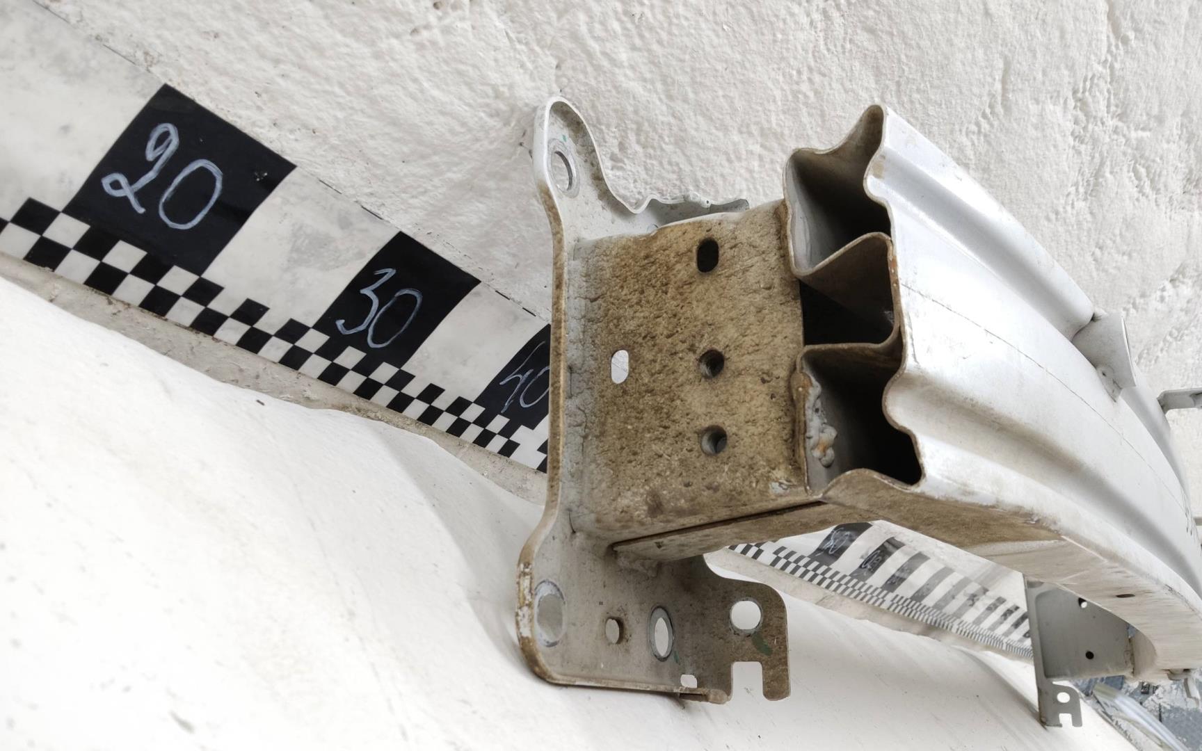 Усилитель переднего бампера