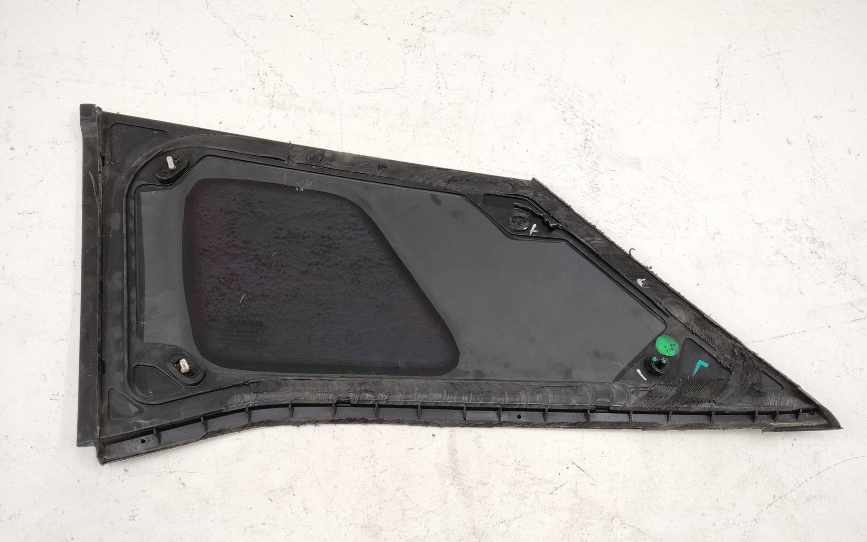 Стекло кузовное глухое правое