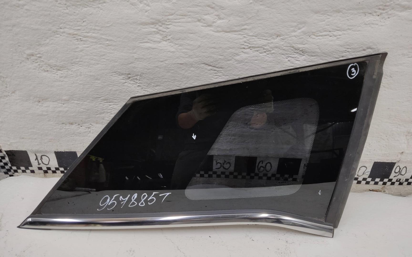 Стекло кузовное глухое правое