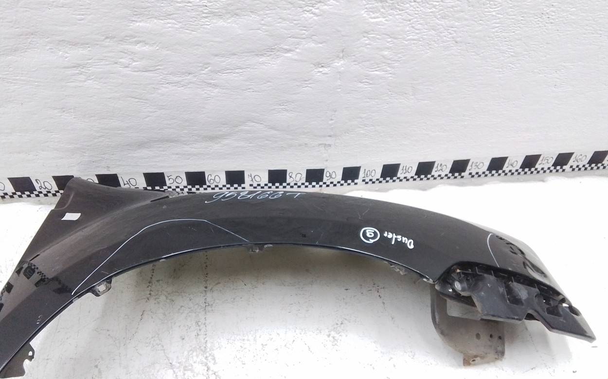 Крыло переднее правое