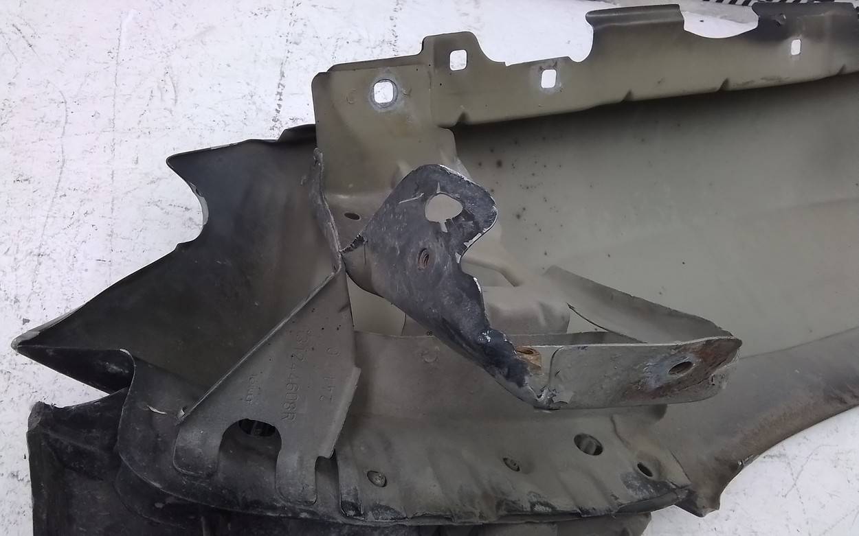 Крыло переднее правое