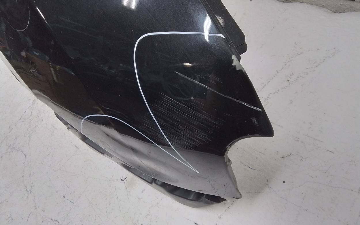 Крыло переднее правое