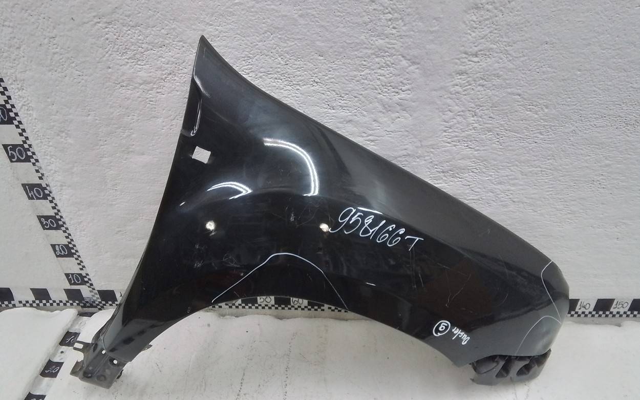 Крыло переднее правое