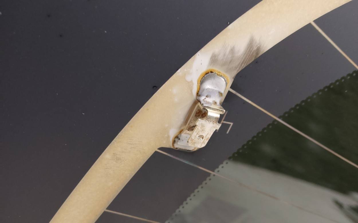 Стекло двери багажника