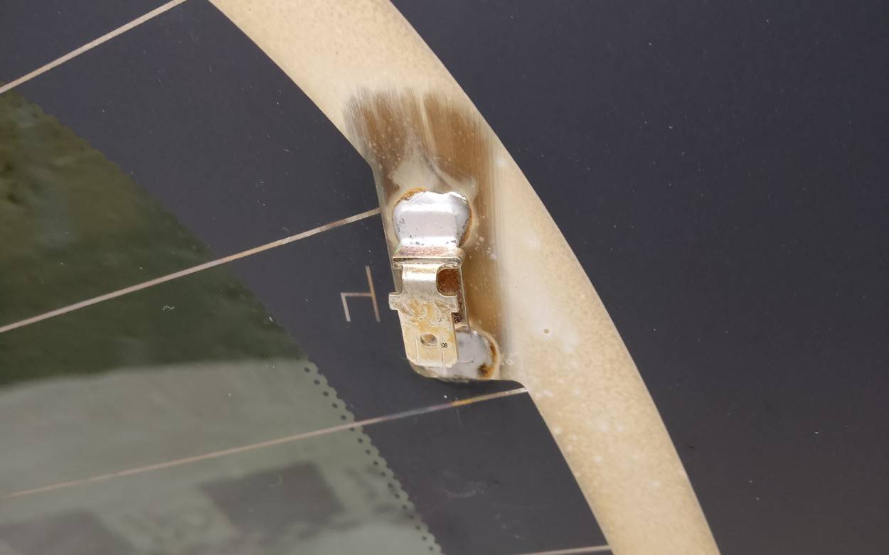 Стекло двери багажника