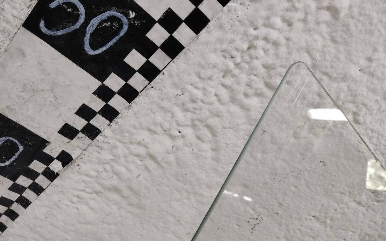 Стекло двери передней правой