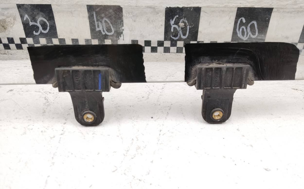 Стекло двери передней правой