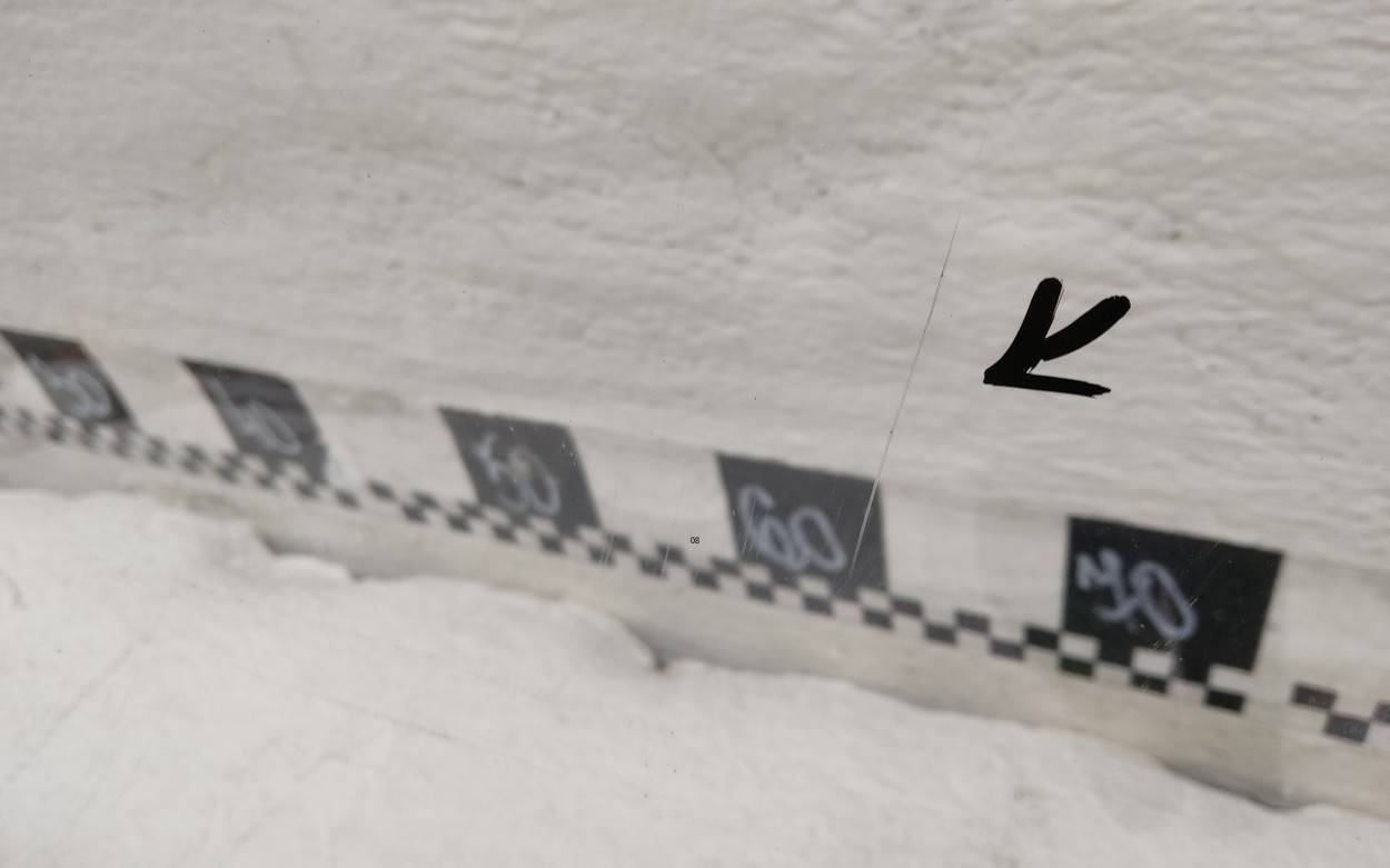 Стекло двери передней правой