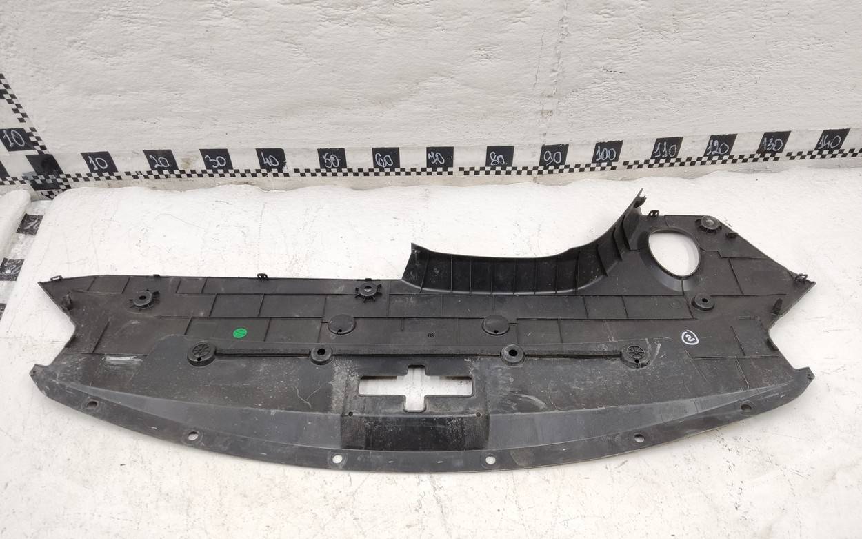 Кожух замка капота