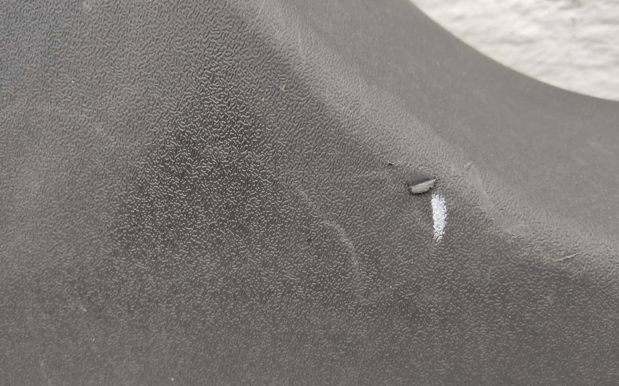 Кожух замка капота