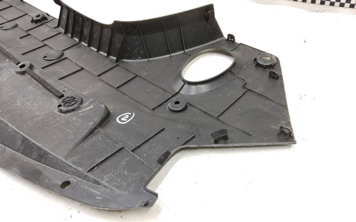 Кожух замка капота