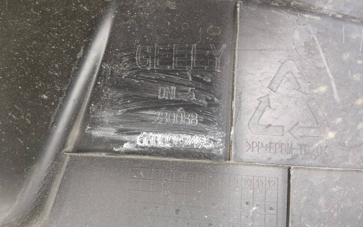 Кожух замка капота