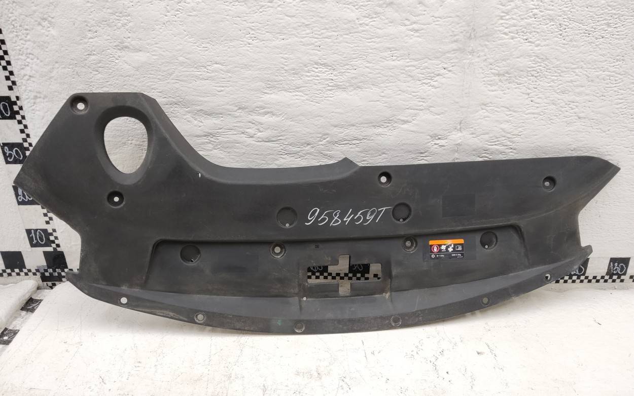 Кожух замка капота