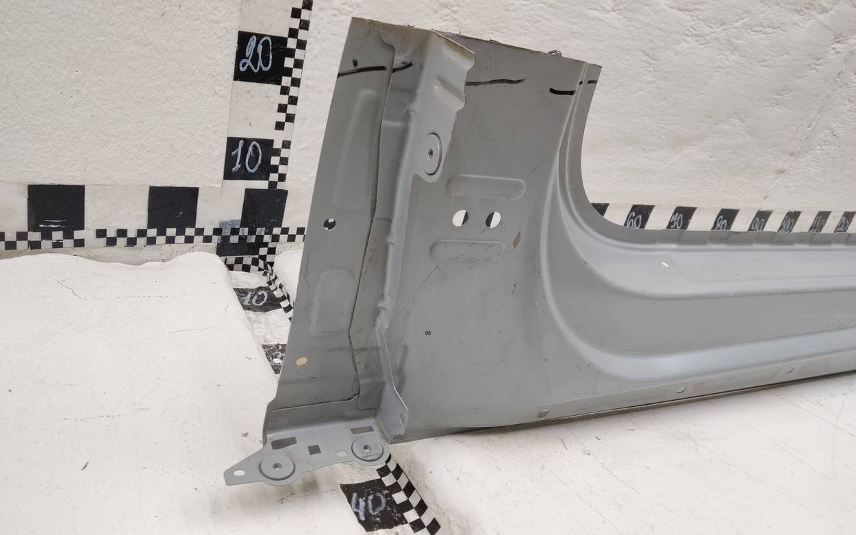 Кузовной элемент