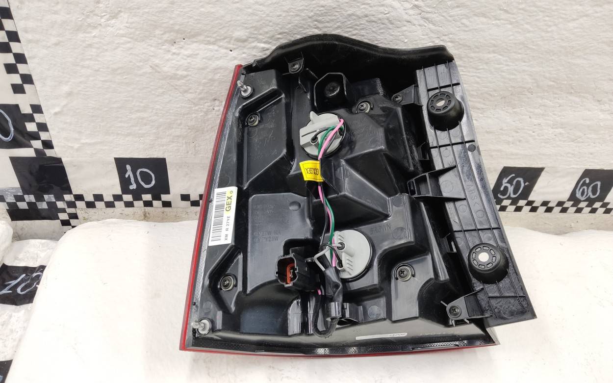 Фонарь задний наружный правый