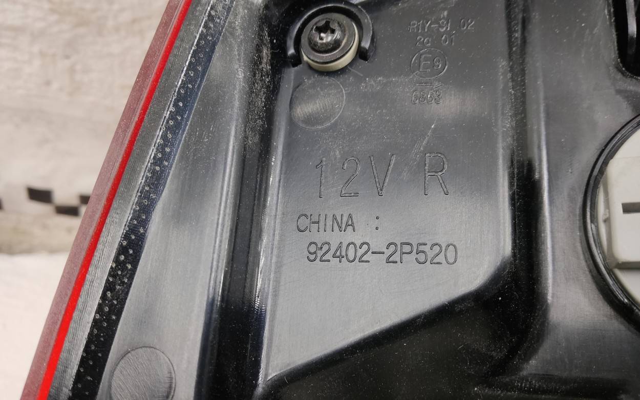 Фонарь задний наружный правый