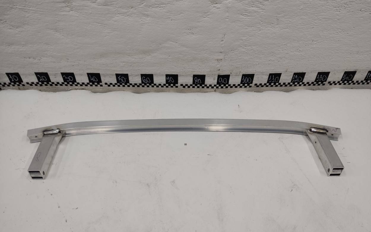 Усилитель переднего бампера