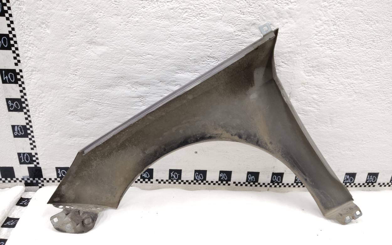 Крыло переднее правое