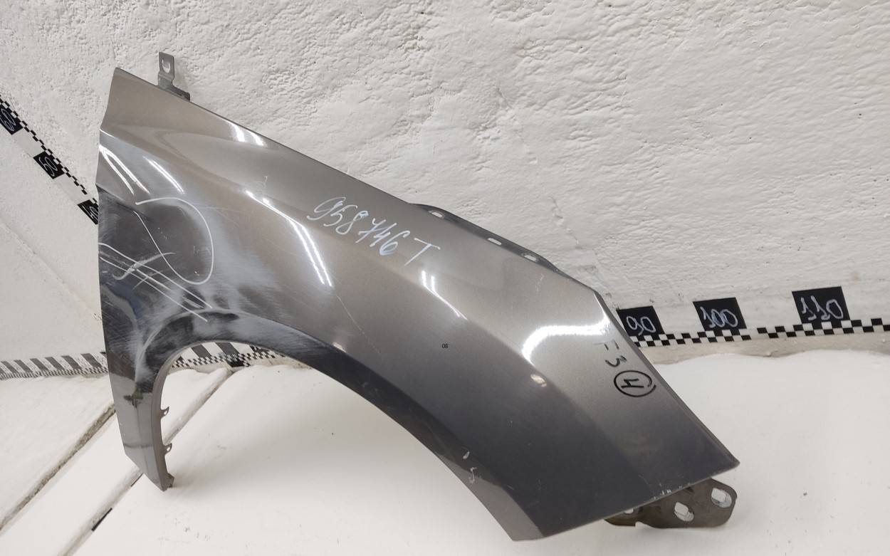 Крыло переднее правое