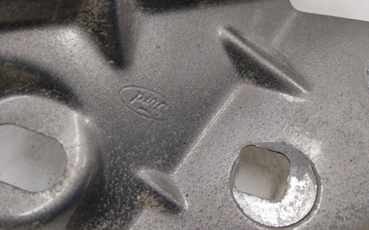 Крыло переднее правое