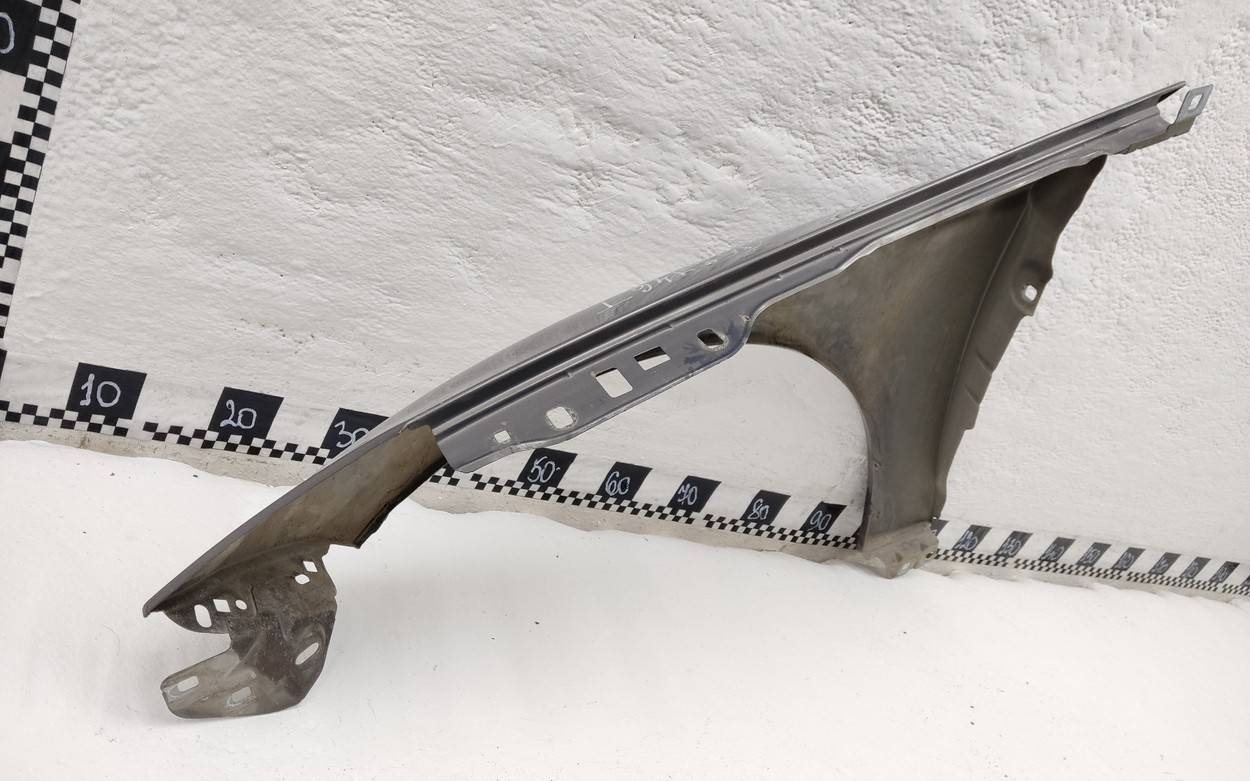 Крыло переднее правое