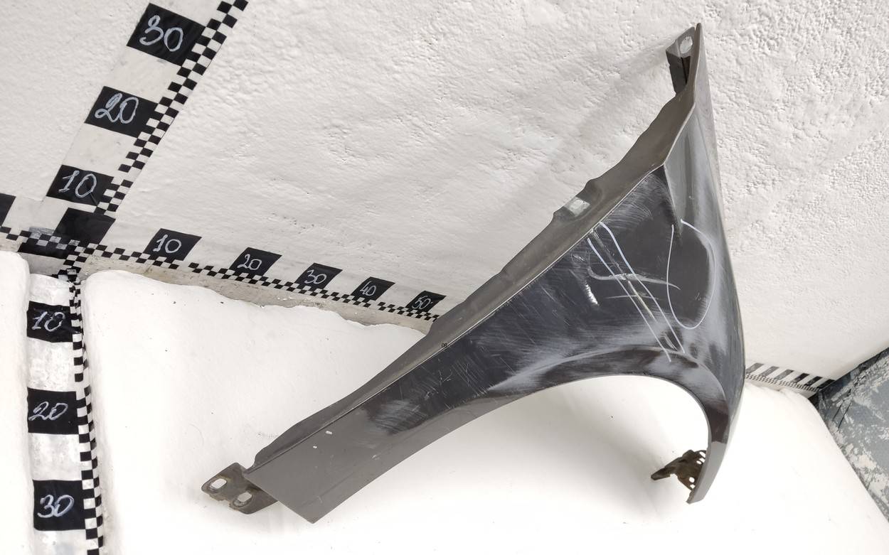 Крыло переднее правое