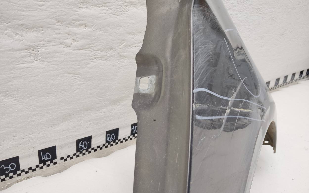 Крыло переднее правое