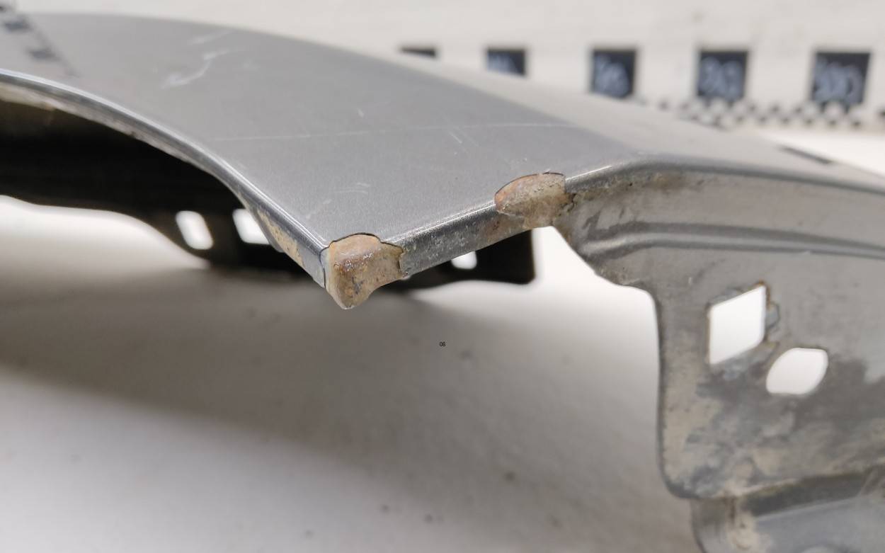 Крыло переднее правое