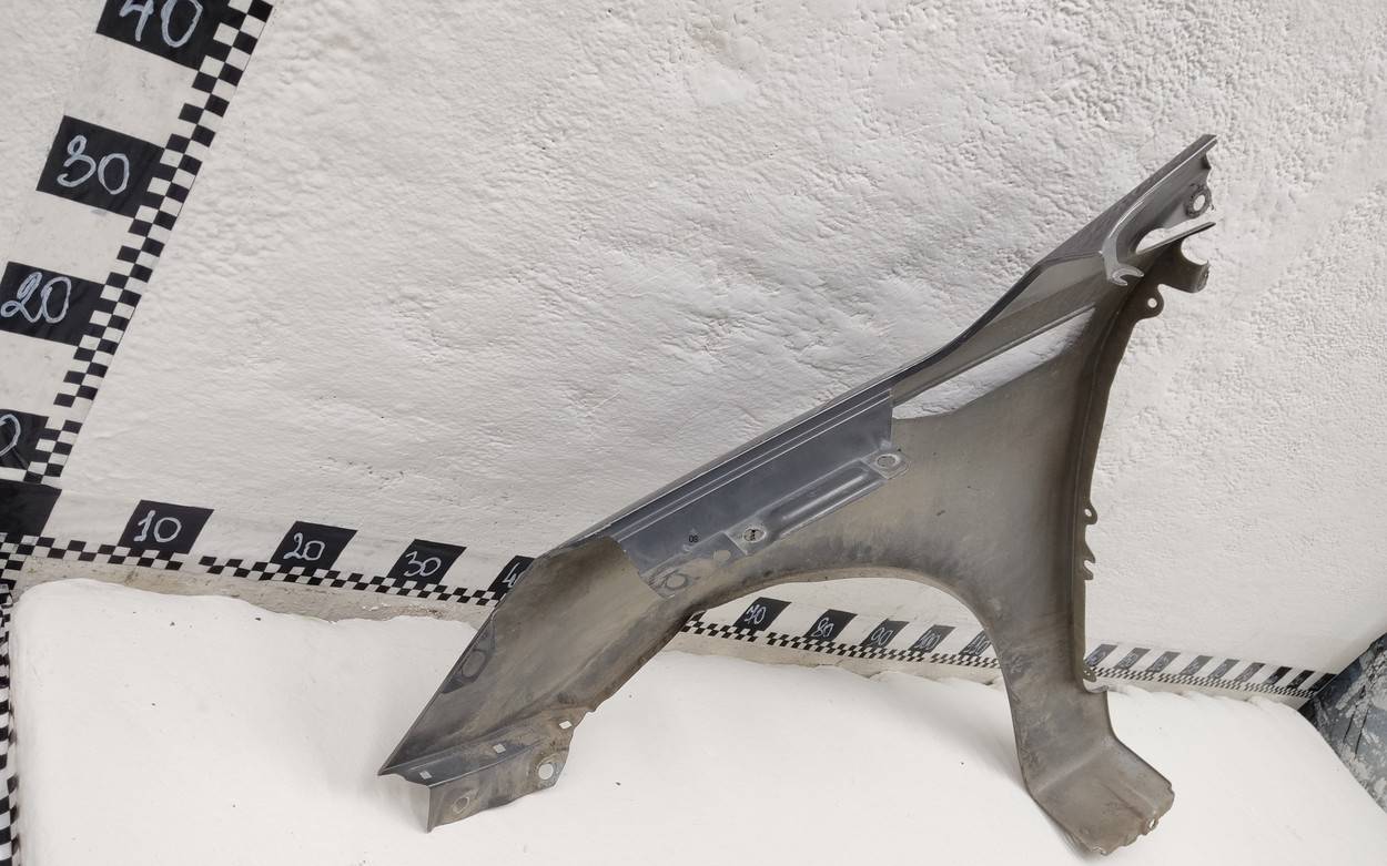 Крыло переднее правое