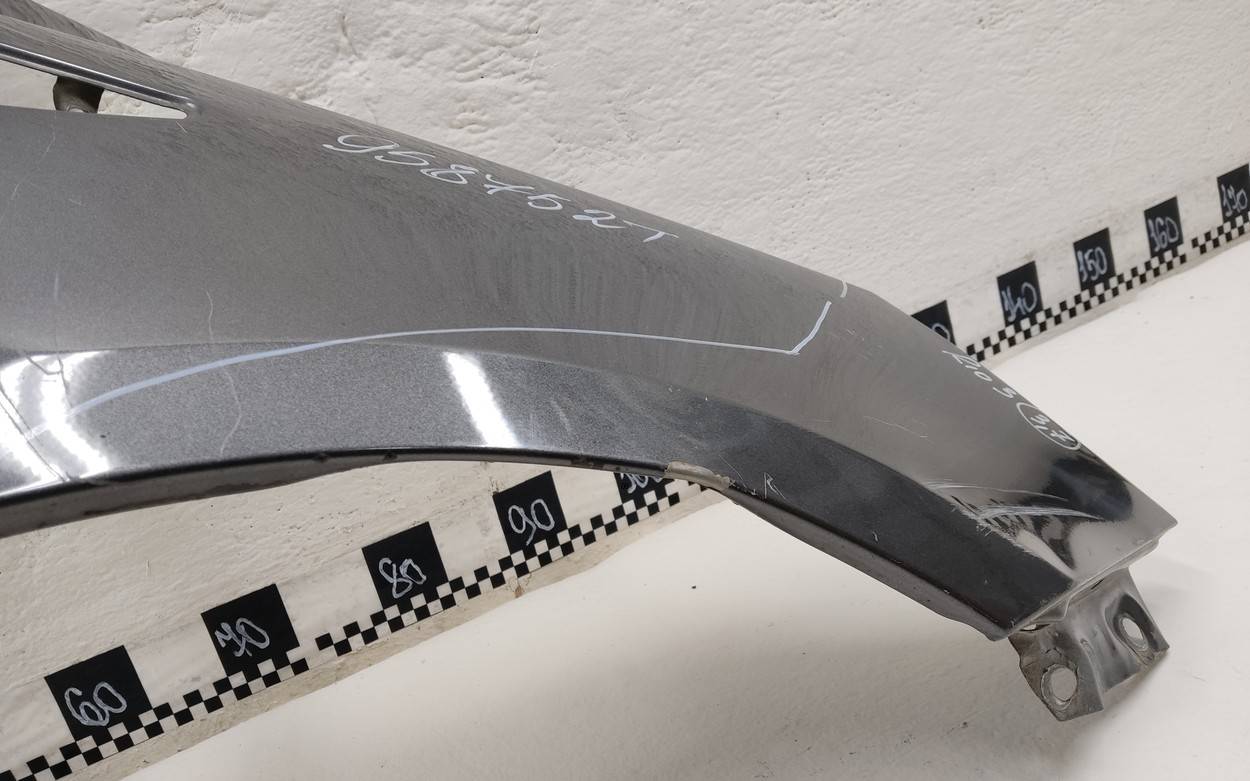 Крыло переднее правое