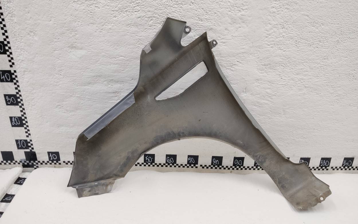 Крыло переднее правое