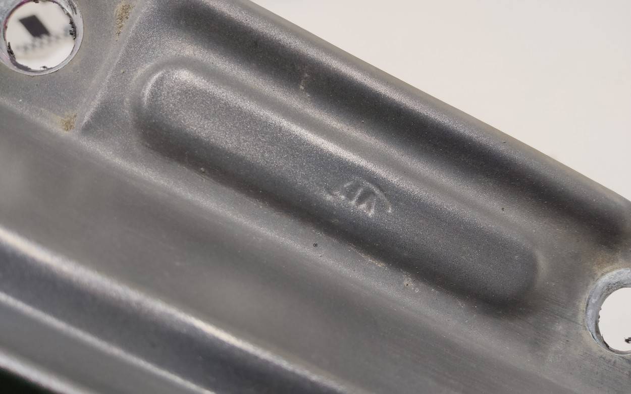 Крыло переднее правое