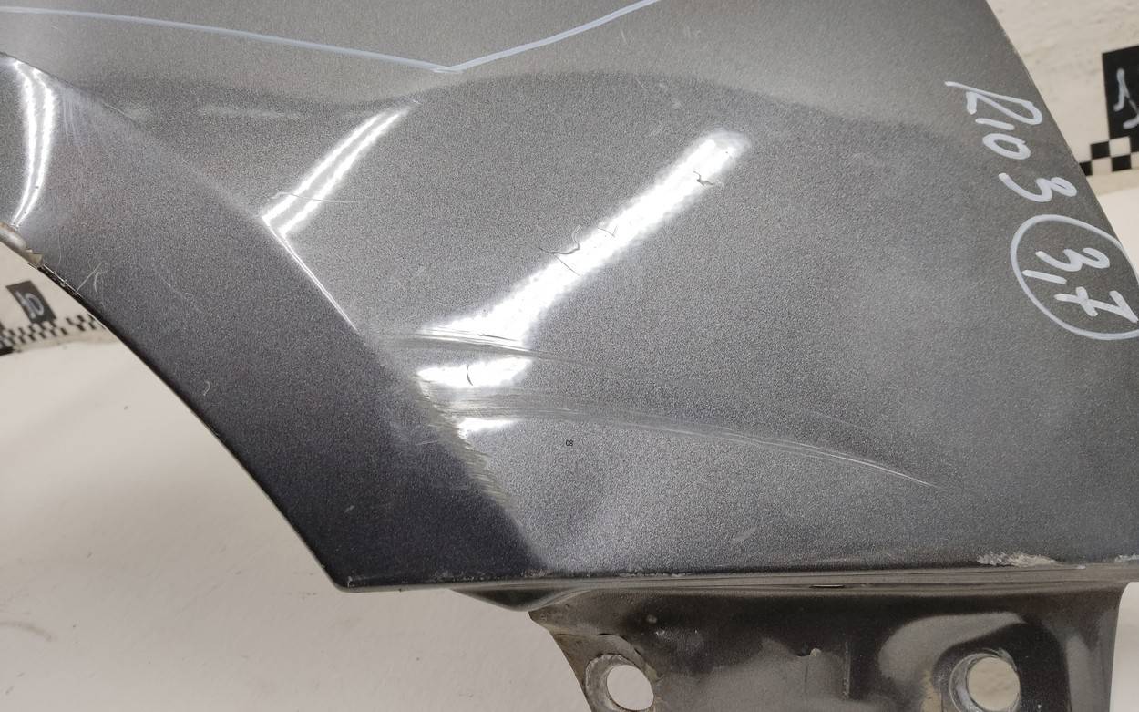 Крыло переднее правое