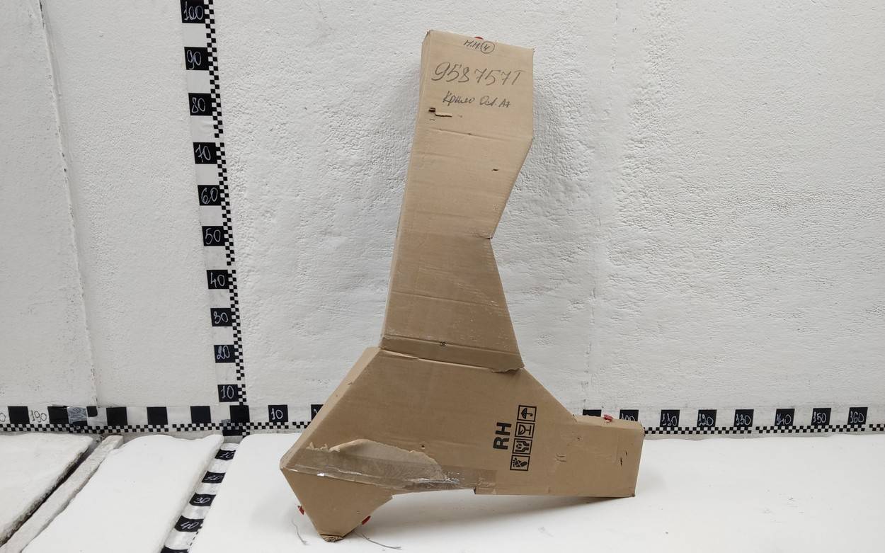 Крыло переднее правое