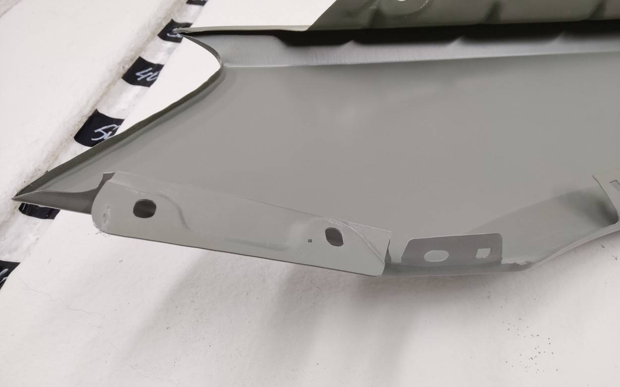 Крыло переднее правое