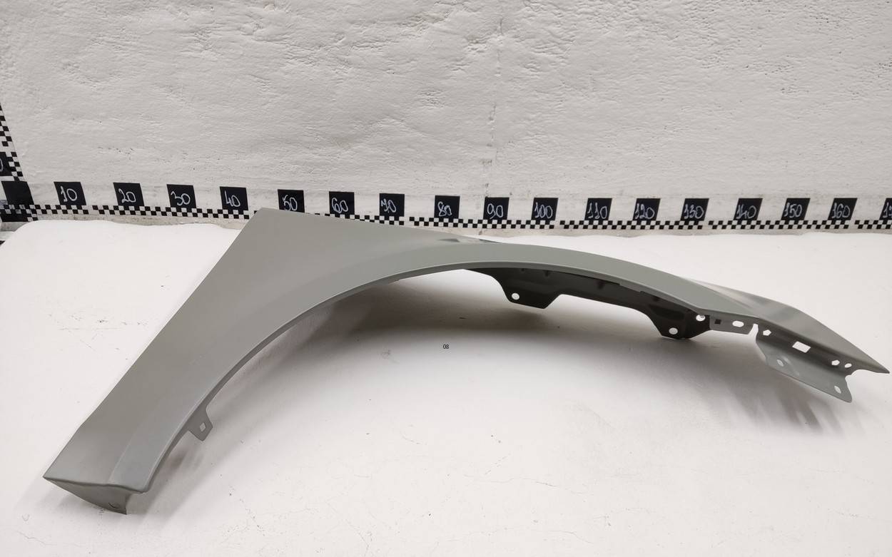 Крыло переднее правое