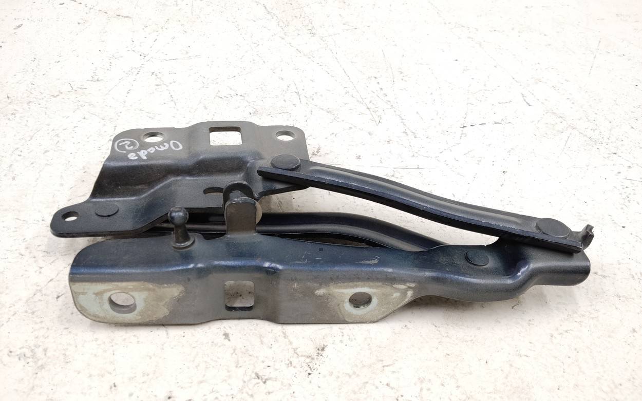 Петля капота правая