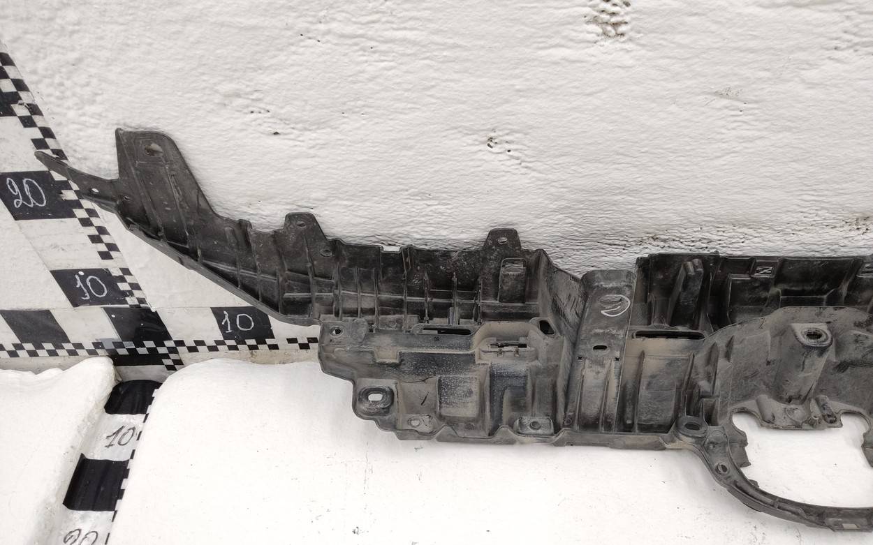 Кронштейн решетки радиатора