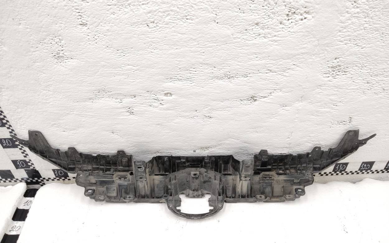 Кронштейн решетки радиатора