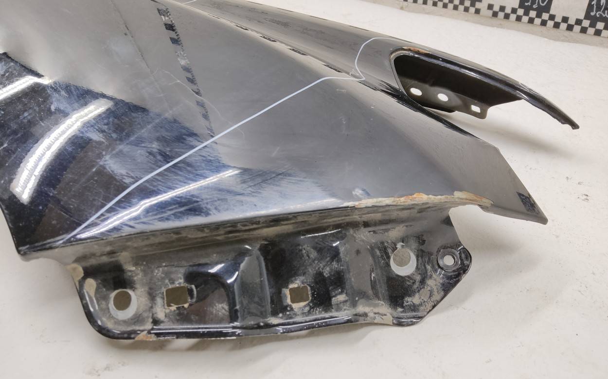 Крыло переднее правое