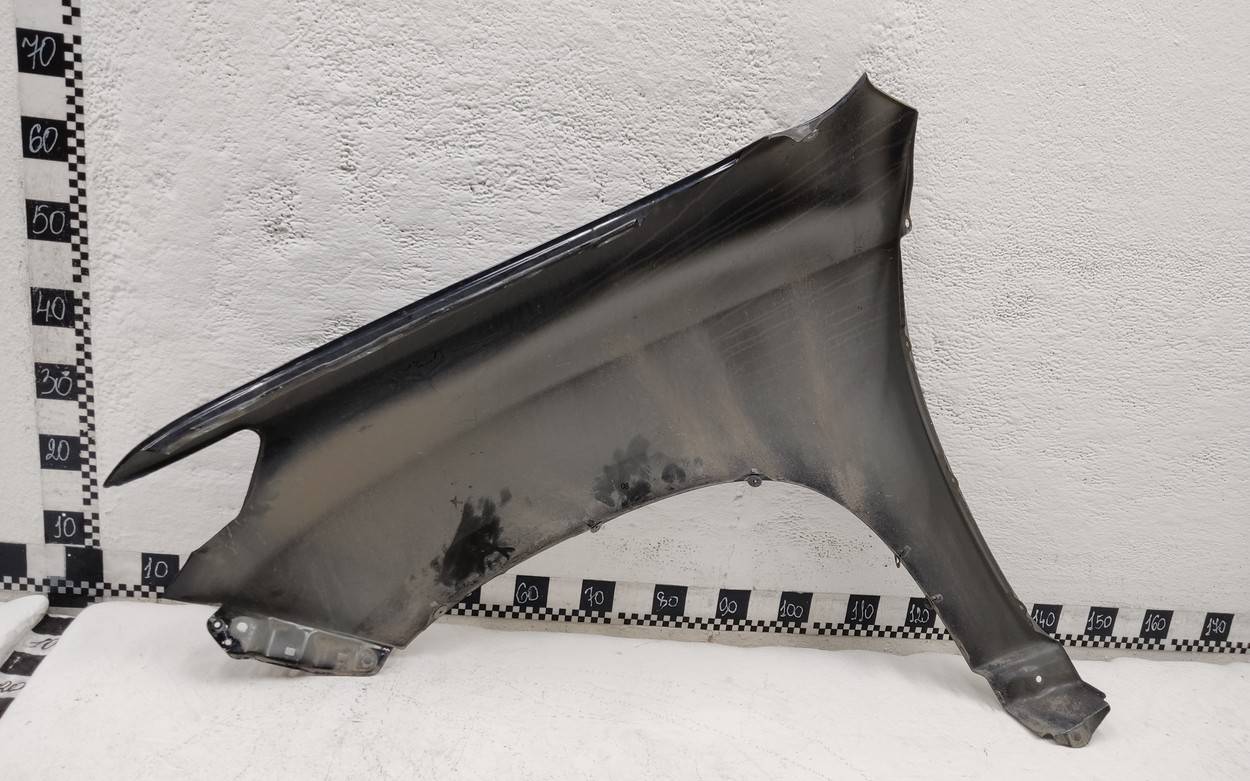 Крыло переднее правое