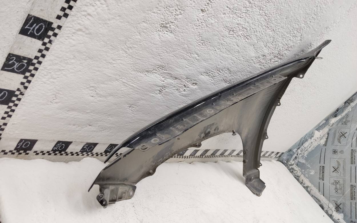 Крыло переднее правое