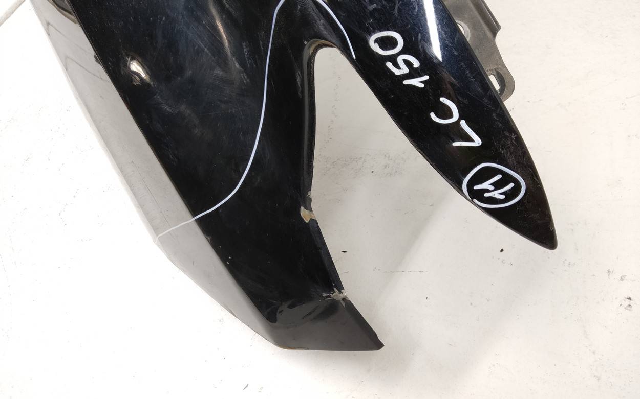 Крыло переднее правое