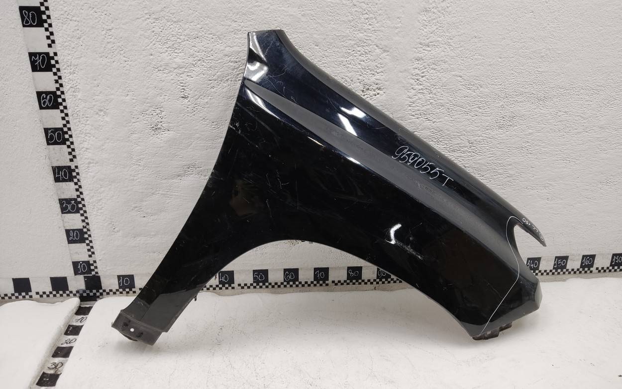 Крыло переднее правое