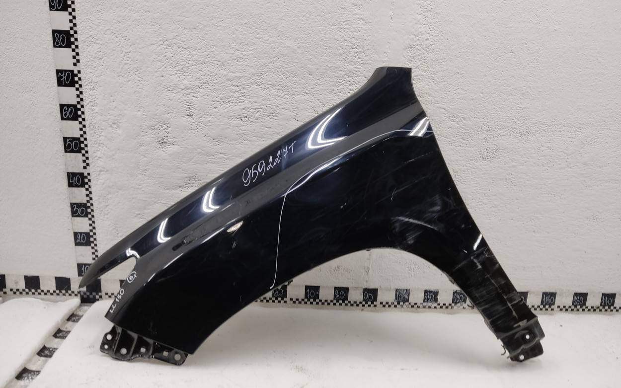 Крыло переднее левое