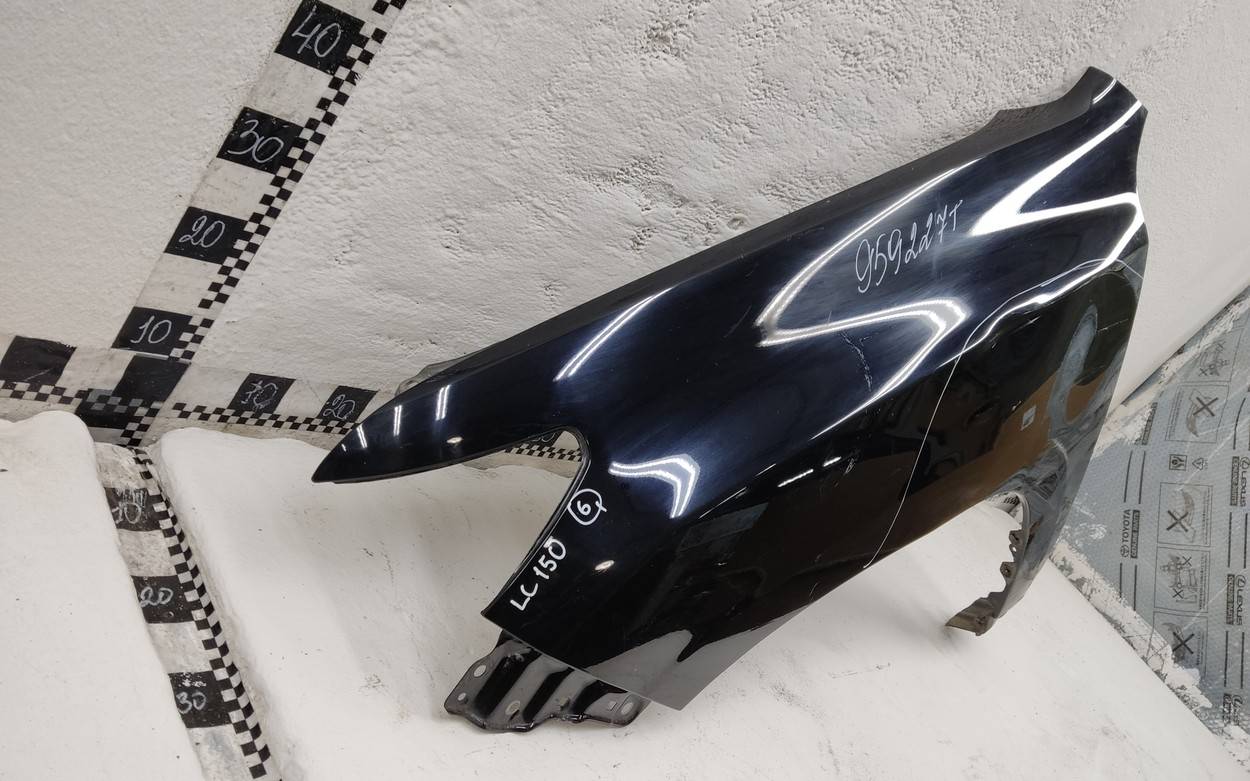 Крыло переднее левое