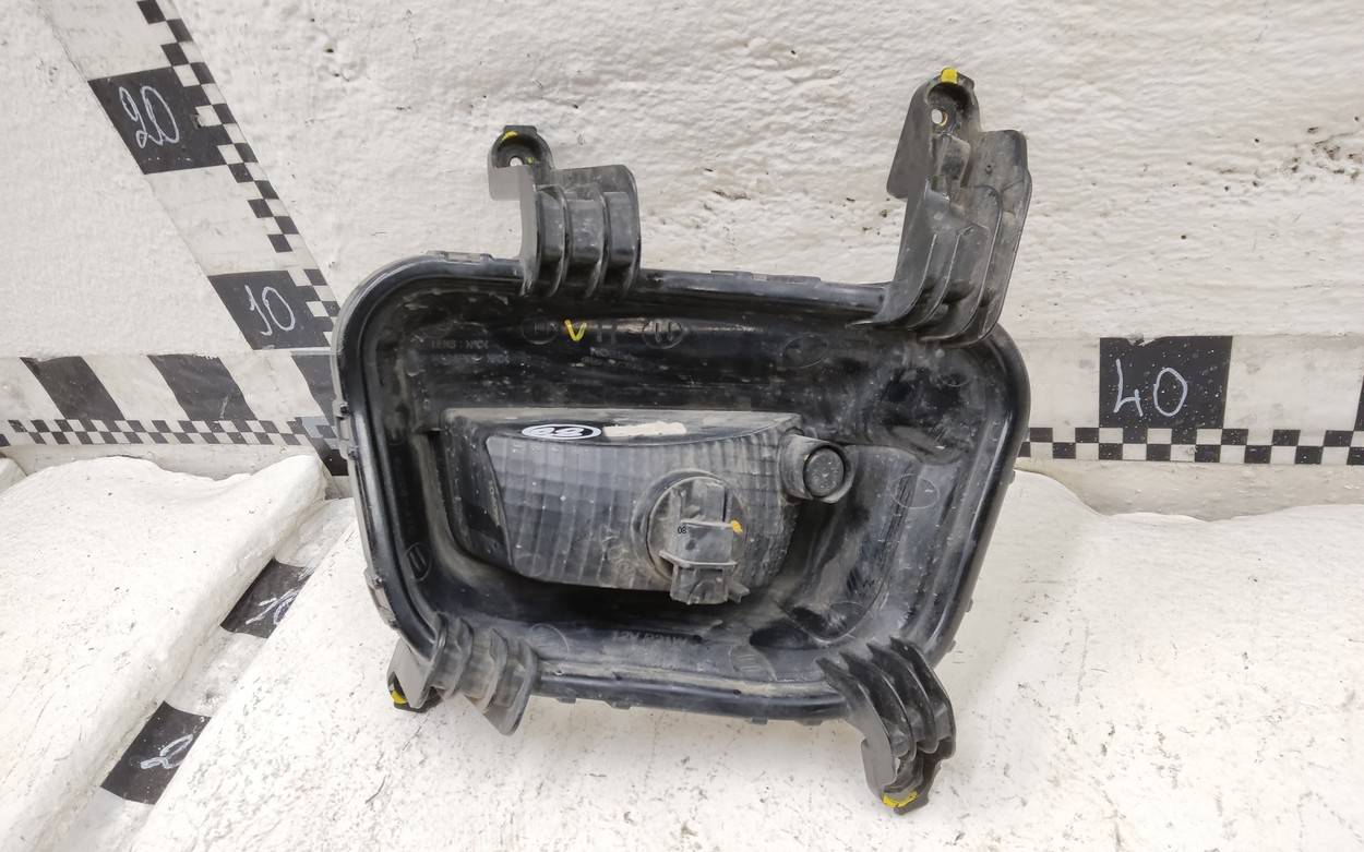 Фара противотуманная правая