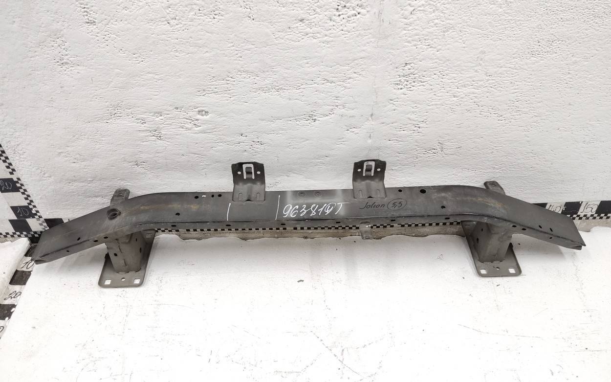 Усилитель переднего бампера