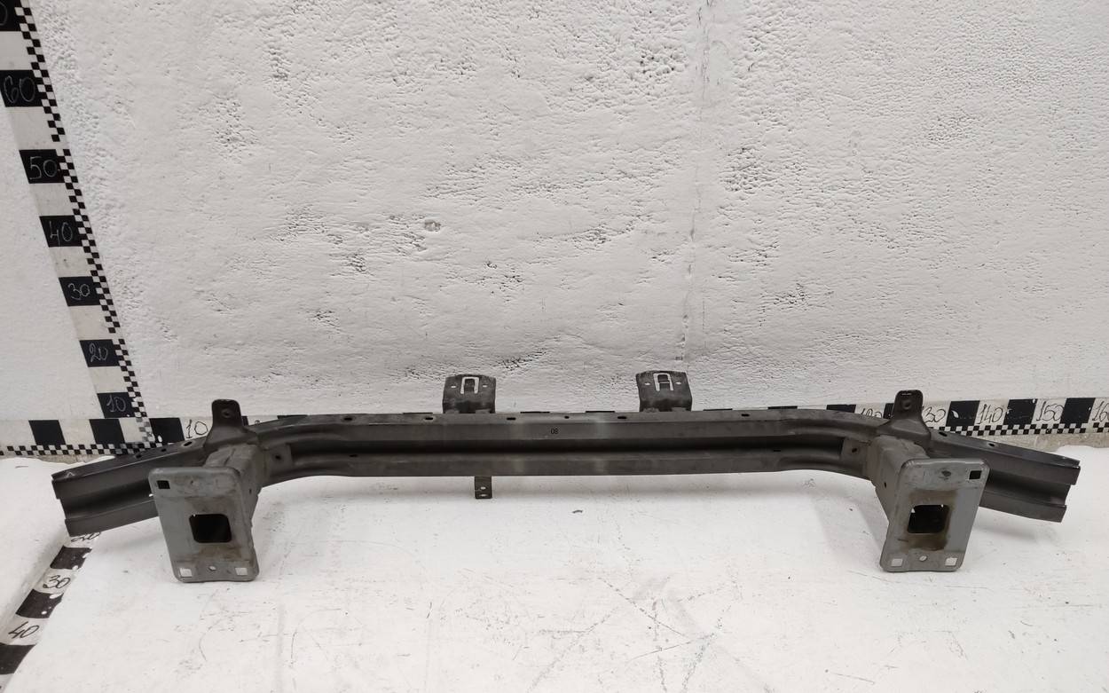 Усилитель переднего бампера